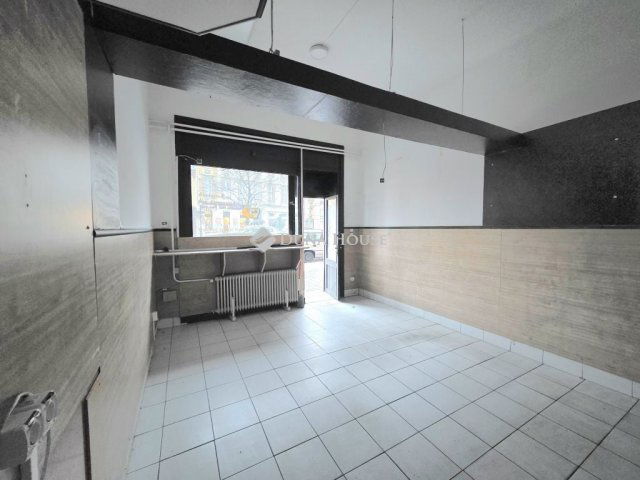 Kiadó üzlethelyiség, Sopronban, Ógabona téren 150 E Ft / hó