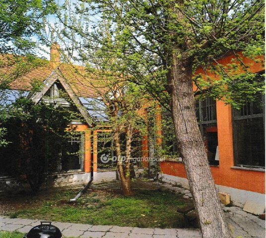 Eladó családi ház, Kecskeméten 190 M Ft, 11 szobás