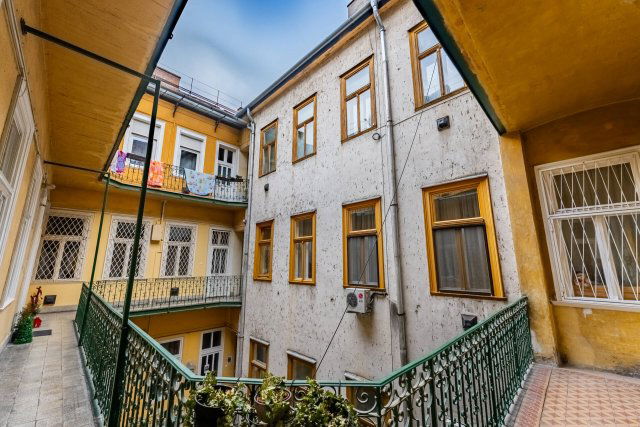 Eladó téglalakás, Budapesten, VII. kerületben 135 M Ft, 2 szobás