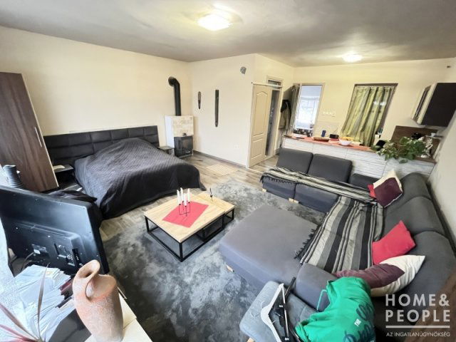 Eladó családi ház, Szatymazon 39.499 M Ft, 1 szobás