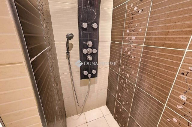 Eladó családi ház, Mendén 153 M Ft, 4 szobás