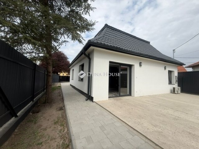 Eladó családi ház, Vecsésen 97.9 M Ft, 4 szobás