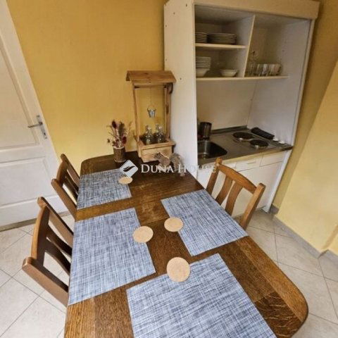 Eladó családi ház, Szekszárdon 25.9 M Ft, 3 szobás