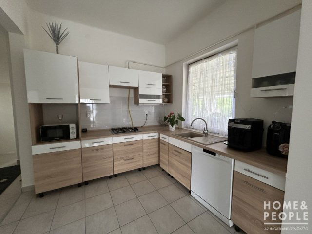 Eladó családi ház, Bakson 28 M Ft, 3 szobás