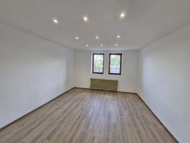 Eladó családi ház, Újszászon 18 M Ft, 3 szobás