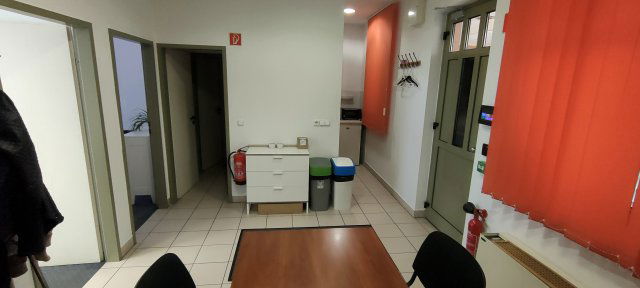 Kiadó iroda, Székesfehérvárott 200 E Ft / hó, 2 szobás