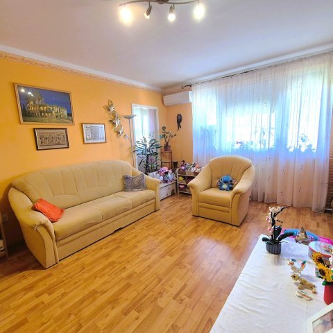 Eladó panellakás, Kecskeméten 44.9 M Ft, 2 szobás