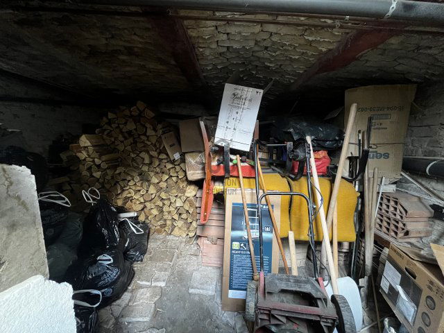 Eladó családi ház, Győrött 34.9 M Ft, 1 szobás