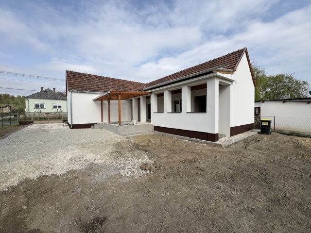 Eladó családi ház, Eszteregnyén 39.9 M Ft, 3 szobás