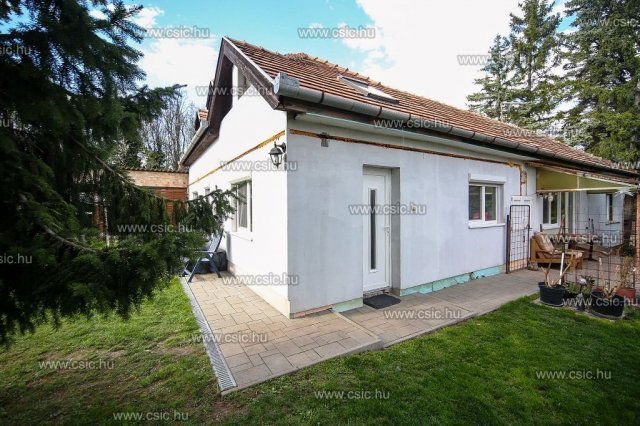 Eladó családi ház, Szentendrén 159.9 M Ft, 5 szobás