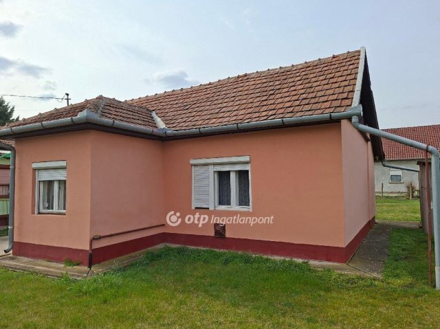 Eladó családi ház, Gyulán 34.9 M Ft, 2 szobás
