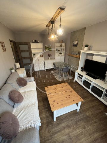 Eladó panellakás, Pécsett 45 M Ft, 2+1 szobás