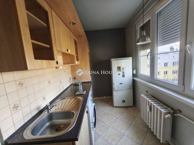 Eladó panellakás, Szegeden 49.9 M Ft, 2 szobás