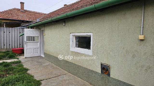 Eladó családi ház, Kunszentmártonban 7.9 M Ft, 1 szobás