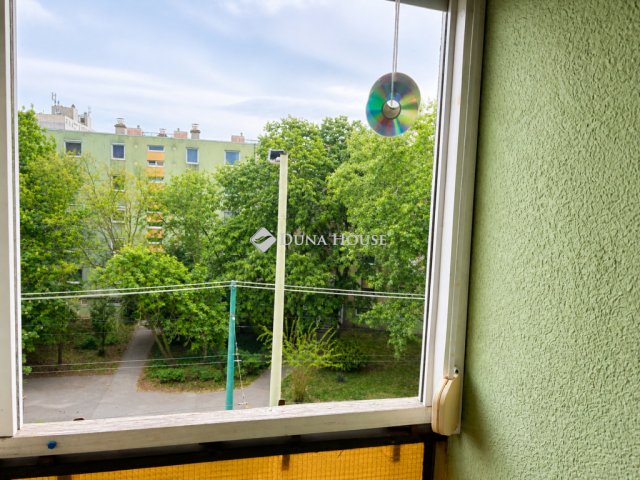 Eladó panellakás, Szegeden 65.5 M Ft, 4 szobás
