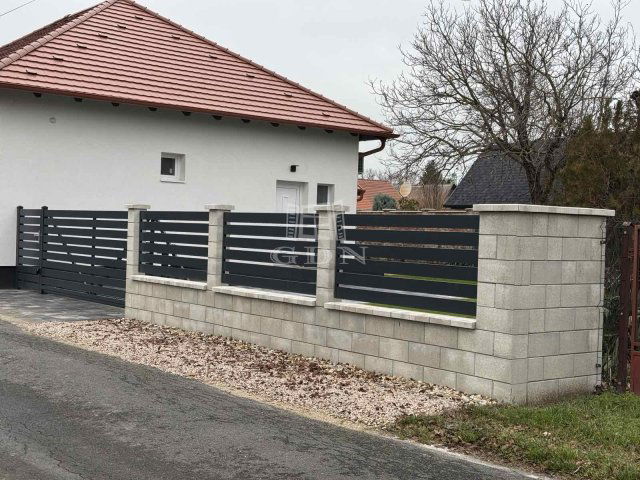 Eladó családi ház, Balatonmáriafürdőn 116 M Ft, 5 szobás