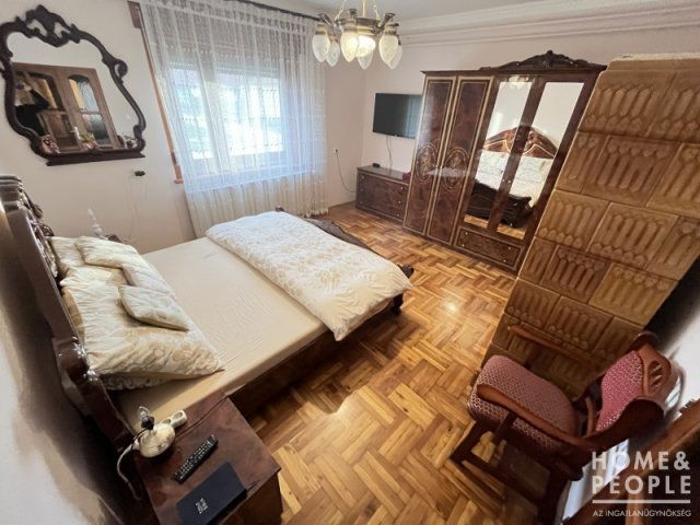 Eladó családi ház, Szegeden 72.999 M Ft, 4 szobás