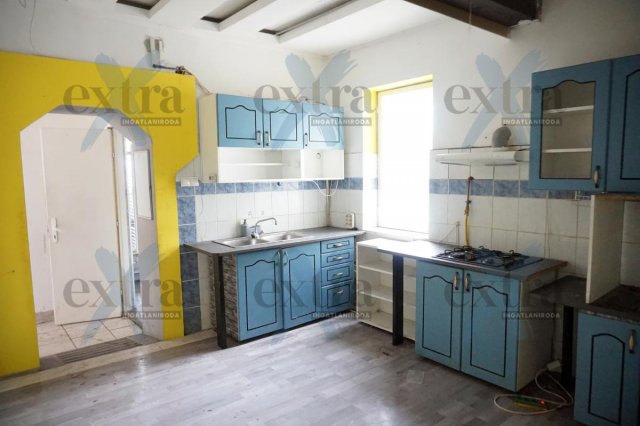 Eladó családi ház, Szegeden 62.9 M Ft, 2 szobás