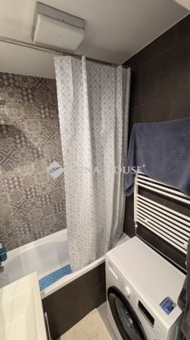 Eladó panellakás, Pécsett 64.5 M Ft, 3 szobás