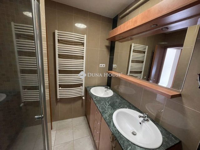 Eladó téglalakás, Nagykőrösön 56 M Ft, 2 szobás