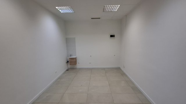 Kiadó üzlethelyiség, Budapesten, II. kerületben, Pázsit utcában