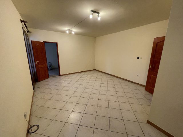 Eladó családi ház, Székesfehérvárott 0.22 M Ft, 2+1 szobás