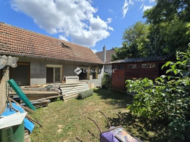 Eladó családi ház, Pécelen 28.9 M Ft, 3 szobás