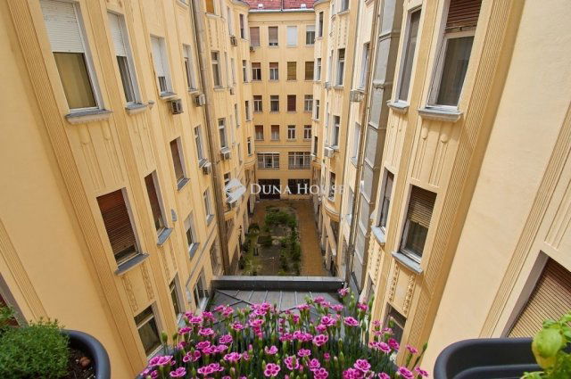 Eladó téglalakás, Budapesten, V. kerületben 319 M Ft, 3 szobás