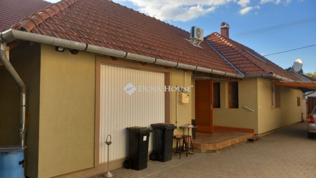 Eladó családi ház, Keszthelyen 84.9 M Ft, 4 szobás