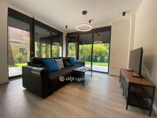 Eladó téglalakás, Balatonfenyvesen 139 M Ft, 3 szobás