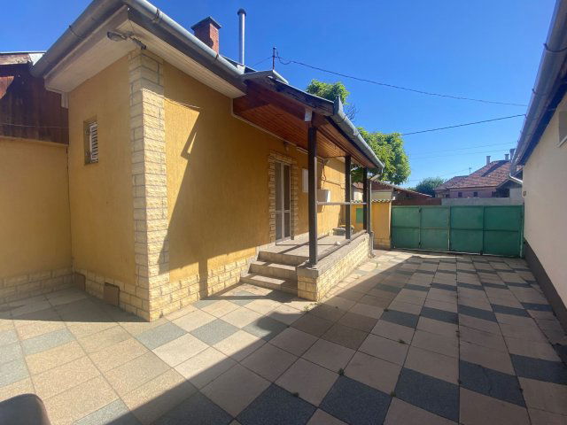 Eladó családi ház, Kiskunhalason 39.99 M Ft, 4 szobás