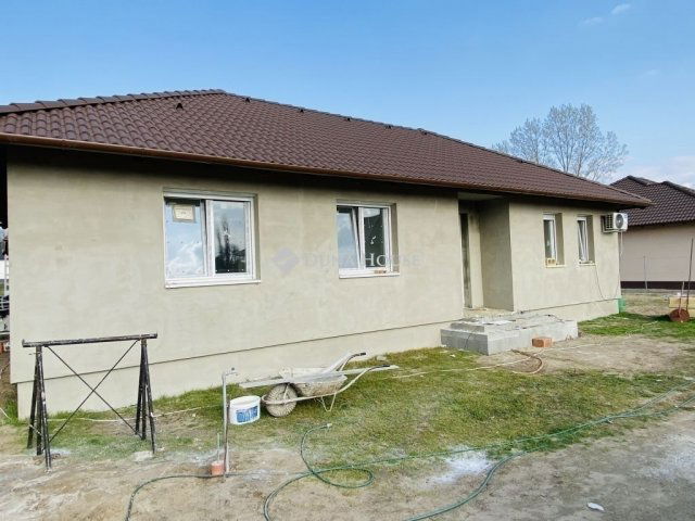 Eladó családi ház, Gombán 94.9 M Ft, 5 szobás