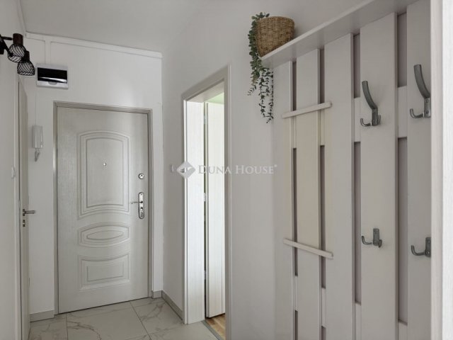 Kiadó panellakás, albérlet, Pécsett 160 E Ft / hó, 2 szobás