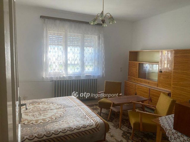 Eladó családi ház, Bébén 19.9 M Ft, 2 szobás