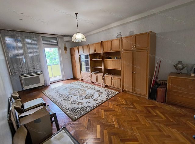 Eladó téglalakás, Szolnokon 29.5 M Ft, 2 szobás