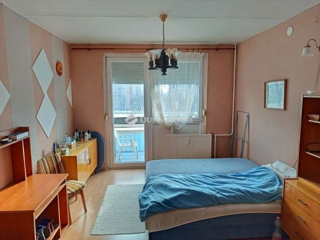 Eladó panellakás, Debrecenben 58.9 M Ft, 3 szobás