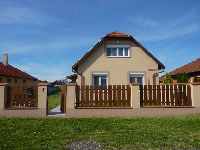 Eladó családi ház, Jászberényben 104.9 M Ft, 6 szobás