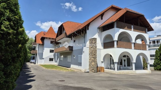 Eladó hotel, Harkányban 169 M Ft, 20 szobás