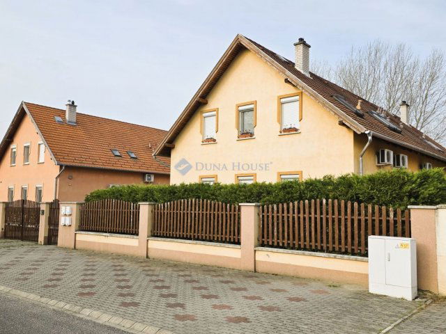 Eladó téglalakás, Győrött 71.5 M Ft, 2+1 szobás