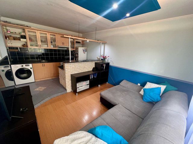 Eladó panellakás, Pécsett, Nagy Imre úton 37.9 M Ft, 1+2 szobás