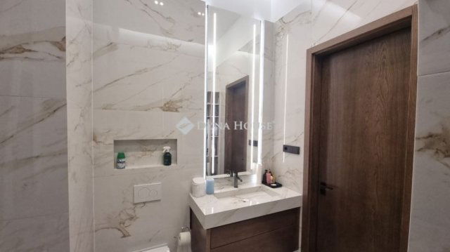 Eladó téglalakás, Budapesten, V. kerületben 234.9 M Ft, 3 szobás