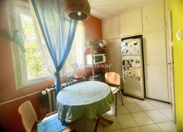 Eladó téglalakás, Veszprémben 52 M Ft, 2+1 szobás