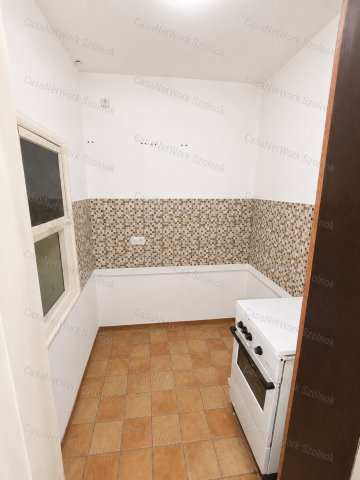 Eladó téglalakás, Szolnokon 23.9 M Ft, 1 szobás