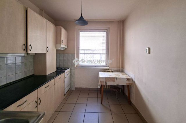 Kiadó panellakás, albérlet, Békéscsabán, Petőfi utcában