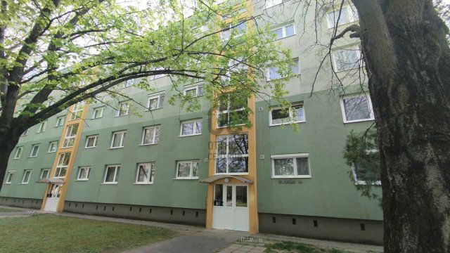 Eladó panellakás, Ajkán 26.55 M Ft, 2 szobás
