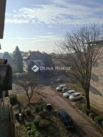 Eladó téglalakás, Pécsett 57 M Ft, 3 szobás