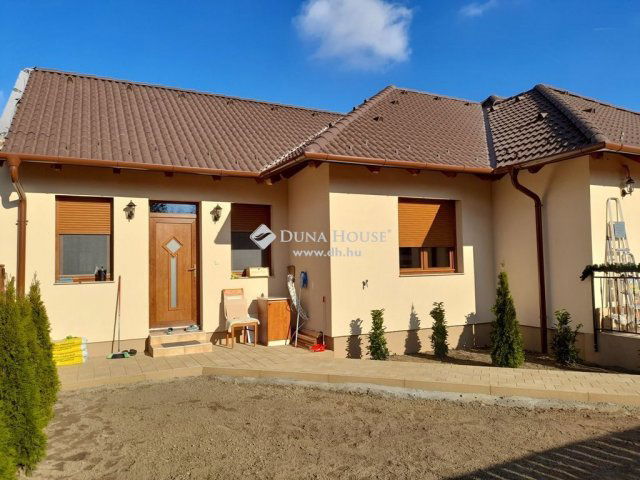 Eladó ikerház, Gödöllőn 94.5 M Ft, 4 szobás