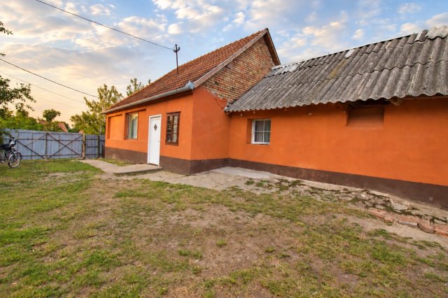 Eladó családi ház, Mocsán 29.99 M Ft, 1 szobás