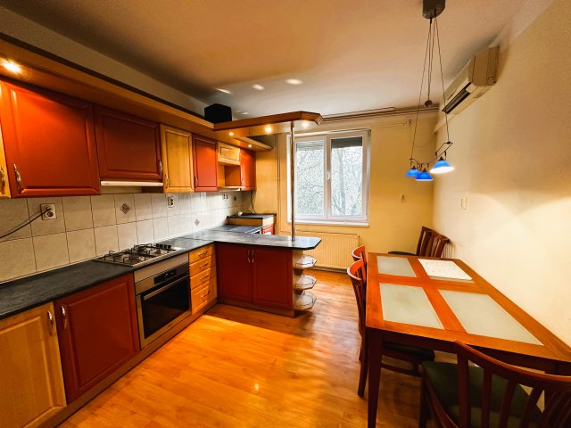 Eladó téglalakás, Komlón 36.5 M Ft, 3 szobás