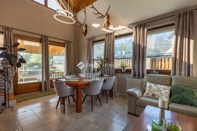 Eladó családi ház, Pákozdon 298 M Ft, 7 szobás